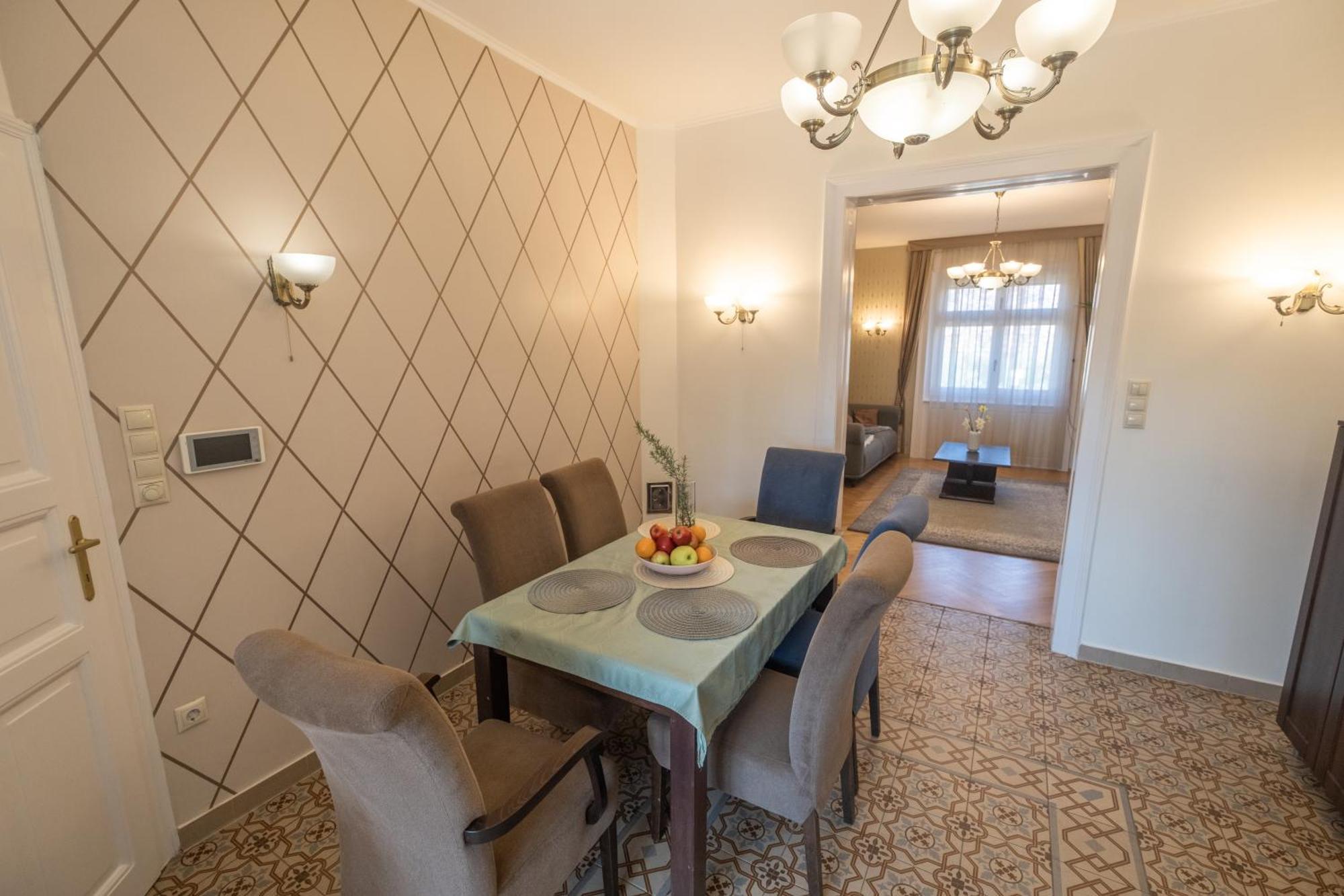 Giovanni'S Airport House Budapest Ngoại thất bức ảnh