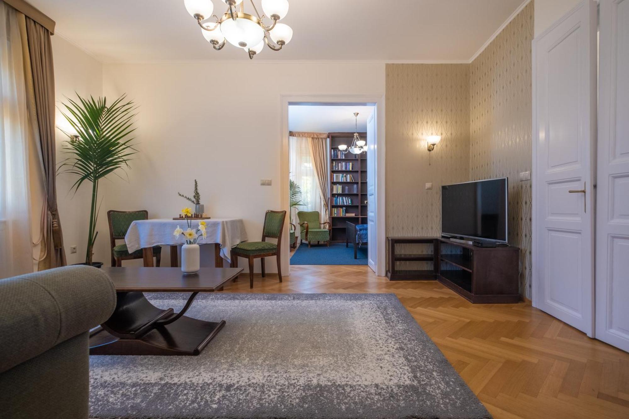 Giovanni'S Airport House Budapest Ngoại thất bức ảnh